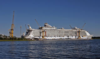 OASIS: Dette bildet av �Oasis of the Seas� ble tatt ved verftet i Turku i Finland, fem m�neder f�r skipet ble overlevert til Royal Caribbean International. N� skal det tredje skipet i Oasis-klassen bygges, denne gang ved STX-verftet i Frankrike. Foto: EIVIND PEDERSEN