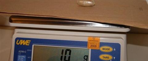 Tatt med 1,5 kilo heroin i magen