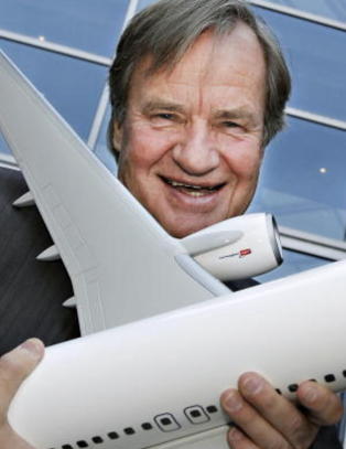 Bj�rn Kjos rett opp - Kristian Siem faller