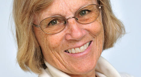 BIOGRAFEN: Jorunn Hareide har skrevet boka om Magdalene Thoresen (1819-1903). Foto: Aschehoug