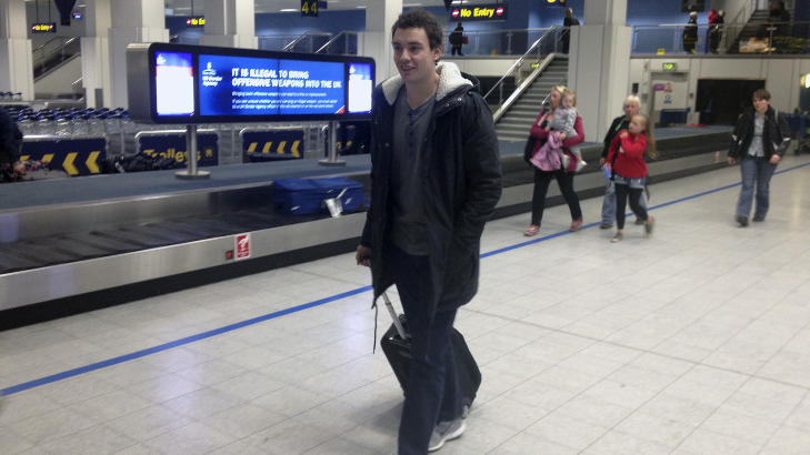 SKULLE TIL LIVERPOOL:Moldes midtstopper Vegard Forren landet i Manchester mandag kveld. Han skulle opprinnelig på treningsopphold med Liverpool i går. Foto: Vegard Grøtt / NTB scanpix SKULLE TIL LIVERPOOL:Moldes midtstopper Vegard Forren landet i Manchester mandag kveld. Han skulle opprinnelig på treningsopphold med Liverpool i går. Foto: Vegard Grøtt / NTB scanpix
