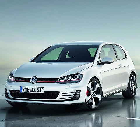 VW GOLF: Den nye Golfen ble lansert i fjor, men en rekke versjoner er f�rst tilgjengelige i �r. Golf med firehjulsdrift lanseres i februar, GTI (bildet) i mai og GTD i juni. En helt ny Golf stasjonsvogn f�lger p� seinsommeren, samtidig med den forbruksoptimerte Golf BlueMotion. El- og hybridversjoner kommer i 2014.