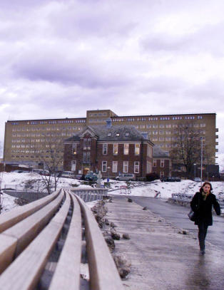 Sunnm�ring f�r �tte millioner etter sykehustabbe