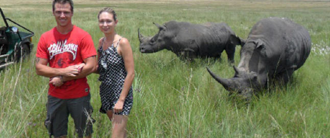 Like etter dette at dette bildet blir tatt blir hun spiddet av neshornet