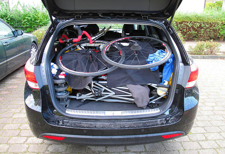 HYUNDAI I40: Svelger unna. Foto: PETTER HANDELAND