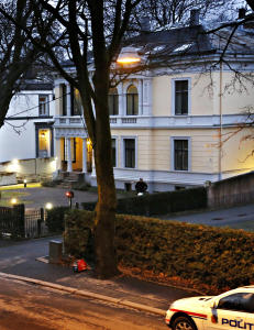 Israels ambassade får beholde muren