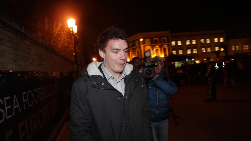 - UVIRKELIG: Vegard Forren p� vei inn p� Stamford Bridge for � se Chelsea - Southampton onsdag kveld. Neste gang han skal p� Premier League-kamp er han der som spiller selv. Det synes han er litt vanskelig � forst�. Foto: P�L MARIUS TINGVE