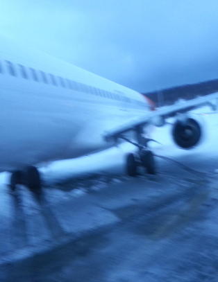 Her sklir flyet rett ut  i sn�fonna