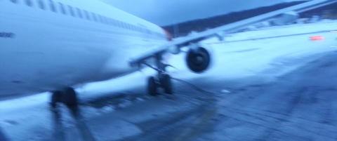 Her sklir flyet rett ut  i sn�fonna