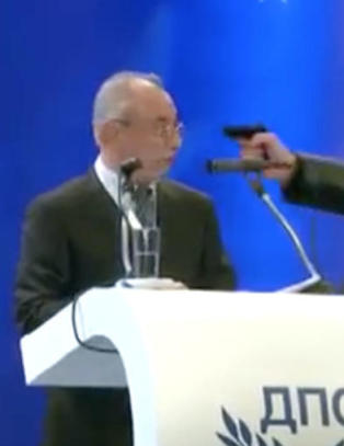 Bulgarsk partileder fors�kt skutt i hodet, v�penet klikket