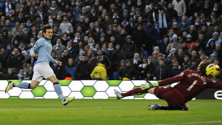 1-0: Silva var f�rst p� returen fra Dzekos skudd. Foto: REUTERS/Nigel Roddis