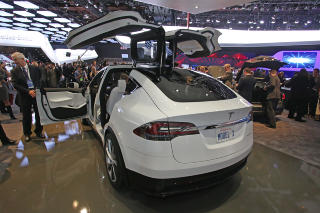 KJAPP: Tesla Model X skal gj�re 0-100 p� 5,0 sekunder. Foto: Newspress