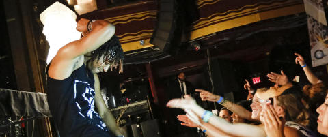 Denne rapperen ble kastet ut av Obama-fest etter � ha slengt dritt til presidenten