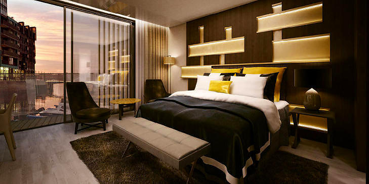 FJORDUTSIKT: Luksuri�st rom med fantastisk seng og fransk balkong med fjordutsikt.