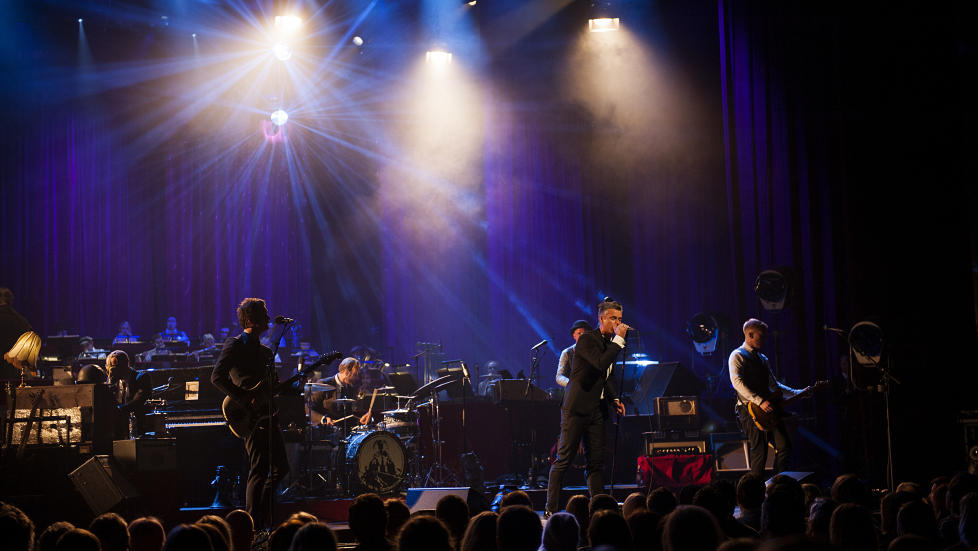GRAND FINALE: Det var en offensiv, sprudlende og takknemlig Janove Ottesen som sto i fremste rekke da Kaizers Orchestra framf�rte �Violeta, Violeta�-trilogien sammen med Kork i Operaen i Oslo. Foto: Benjamin A. Ward / Dagbladet