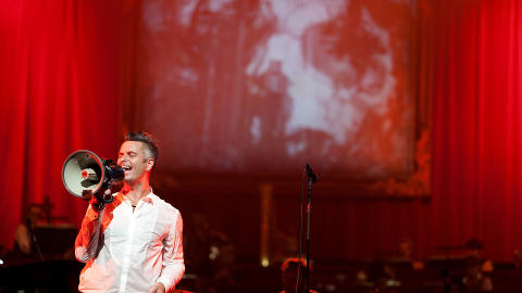 ROP DET UT: Jan Ove Ottesen ropte ut sitt budskap i Operaen - før bandet tar pause på ubestemt tid.
Foto: Anders Grønneberg ROP DET UT: Jan Ove Ottesen ropte ut sitt budskap i Operaen - før bandet tar pause på ubestemt tid.
Foto: Anders Grønneberg