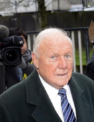 BBC-veteran Stuart Hall (83) anklaget for voldtekt