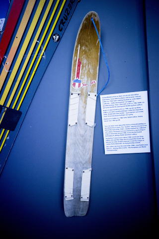 P� MUSEUMSVEGGEN: �Snurfer� er forl�peren til dagens snowboard. Foto: THOMAS RASMUS SKAUG