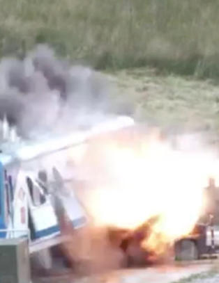 Her testsprenger de et bombesikkert tog