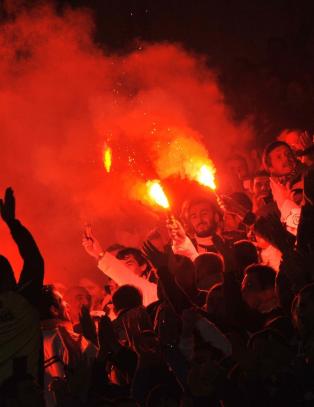 Fenerbahce m� spille for tomme tribuner etter dette