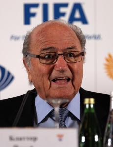 Blatter vil straffe rasisme med nedrykk