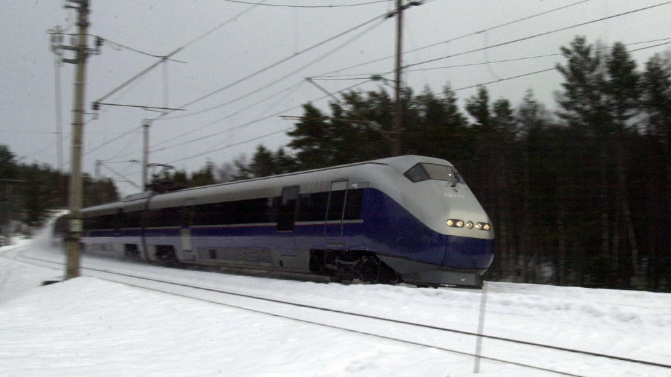 STENGT: Togstrekningen mellom Moi og Egersund p� S�rlandsbanen vil v�re stengt fram til s�ndag. Det er satt opp buss p� strekningen.Her er et tog av Signatur-typen i farta forbi Sel�svatn stasjon p� S�rlandsbanen. Foto: EIVIND PEDERSEN/DAGBLADET