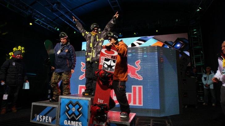 NORSK DOMINANS: Torstein Horgmo feiret gullet i Big Air-konkurransen i X-Games i Aspen i dag tidlig, norsk tid. Her er Ståle Sandbech på vei opp på pallen for å få sin bronsemedalje. Foto: ESPN NORSK DOMINANS: Torstein Horgmo feiret gullet i Big Air-konkurransen i X-Games i Aspen i dag tidlig, norsk tid. Her er Ståle Sandbech på vei opp på pallen for å få sin bronsemedalje. Foto: ESPN