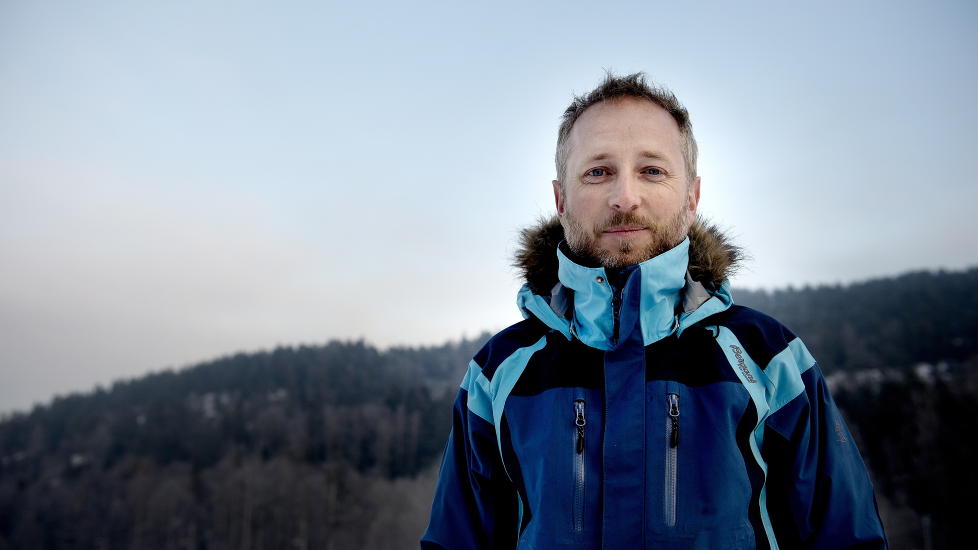 ER KRITISK TIL DUMPING: Men i dag har milj�vernministeren bare sagt et midlertidig nei til gruve og deponi i Naustdal kommune. Gruveselskapet f�r en sjanse til. Foto: �istein Norum Monsen / DAGBLADET