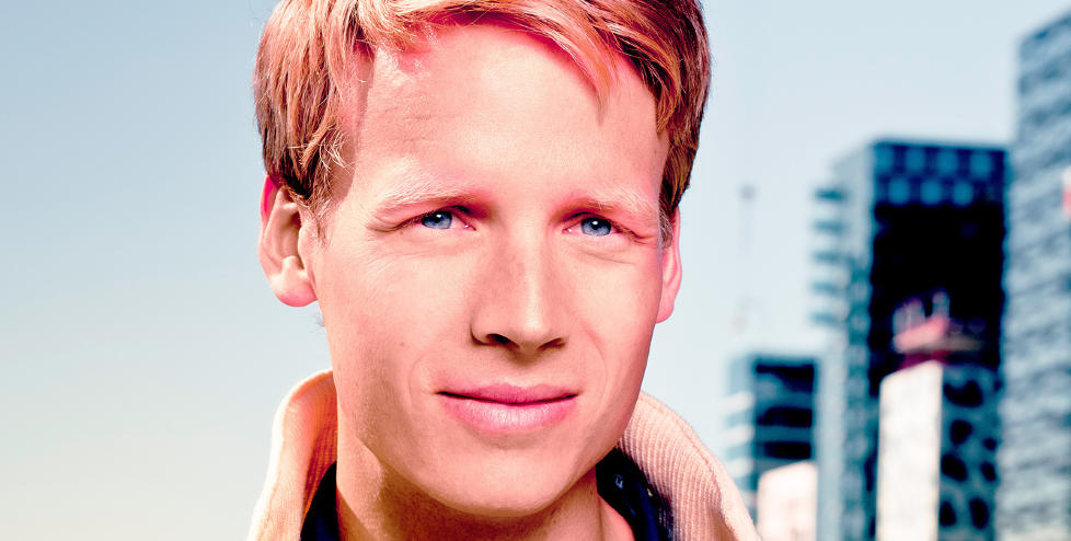 Marius Ektvedt er fotograf, kortfilmskaper og n� ogs� forfatter. �Revir�, som kom i h�st, er en overm�te ekkel bok. Foto: Aschehoug