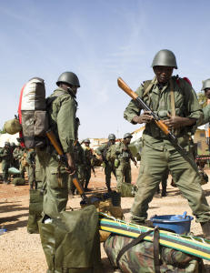 Islamistene p� flukt satte gamle h�ndskrifter i brann