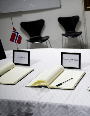 Kister med norske terrorofre er p� vei hjem