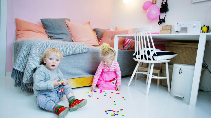 Kontoret: Det er mannen i huset som er hjernen bak den rosa veggen p� kontoret til kona.