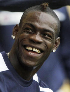 Balotelli er Berlusconis «brød og sirkus» til et kriserammet Italia