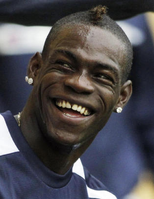 Balotelli er Berlusconis «brød og sirkus» til et kriserammet Italia