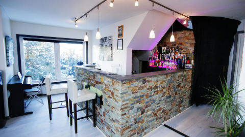 Baren: Vegar kunne ikke dy seg. Det m�tte bli bar. Samboeren har sl�tt seg til ro med at gutterommet er en del av stua.