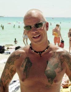 - Det gikk for det meste i � se p� tissen til Hefner