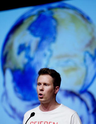 - Dette er tut og kj�r-politikk