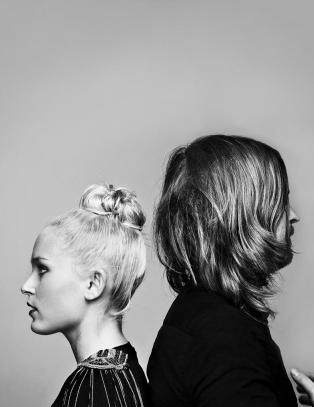 Hold dere hjemme framover, Eva & The Heartmaker