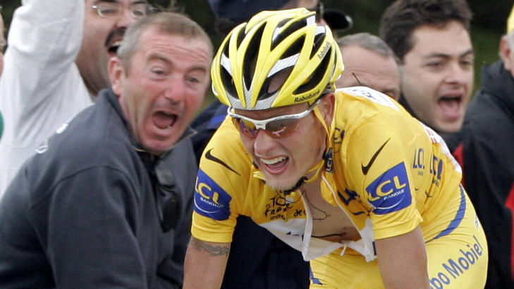 LEDET TOUR DE FRANCE: Michael Rasmussen ble felt av meldeplikten da han var p� vei mot en sammenlagtseier i Tour de France i 2007. Foto: AP  / Christophe Ena / NTB SCANPIX