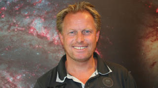 P�L BREKKE: Februar og mars er gode m�neder for � se nordlyset, sier solfysikeren P�l Brekke.