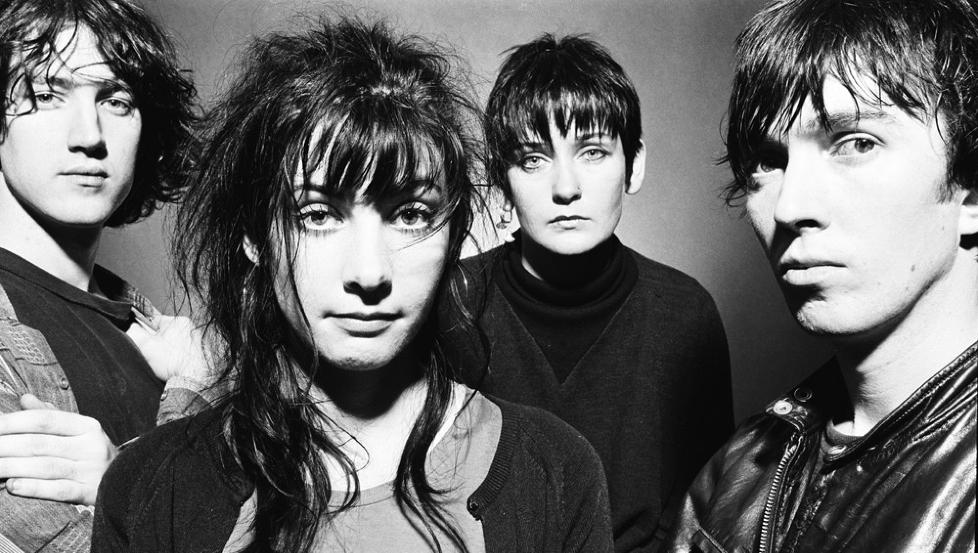 NYE GITARGLEFS: Kevin Shields (til venstre) slapp plutselig My Bloody Valentines meget etterlengtede album p� hjemmesiden deres. Bildet er imidlertid tatt for over 20 �r siden.