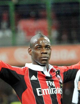 Iskald Balotelli frelste Milan med kampens siste spark