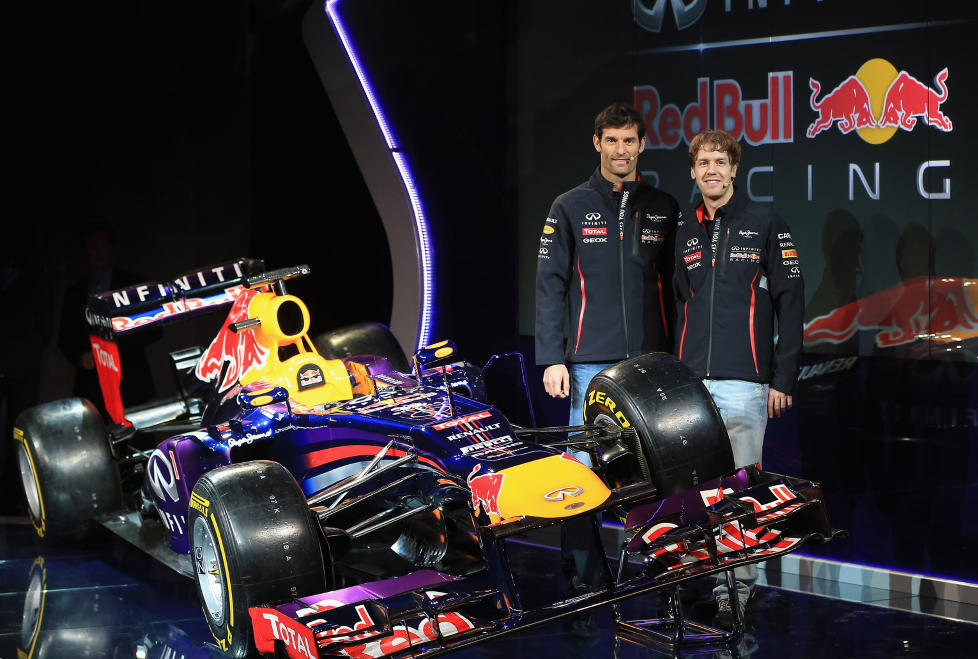 NY KJERRE: Her poserer Red Bull-f�rerne Mark Webber (t.v) og Sebastian Vettel med �rets formel 1-bil RB9.