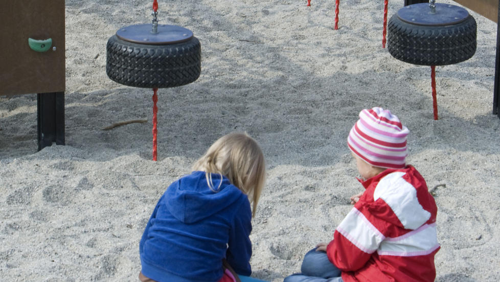 I UTAKT: - Vi har de siste �rene klart � stappe stadig flere ett�ringer inn i barnehagene, men altfor f� kompetente ansatte har steppet inn. Heldigvis finnes det skogsarbeidere som tar ansvar for den psykiske helsen til barna v�re, skriver artikkelforfatteren. Foto: Heiko Junge / NTB Scanpix