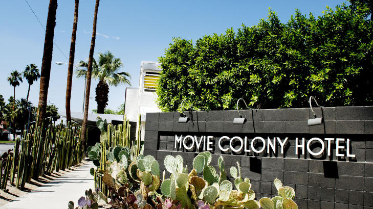 MOVIE COLONY HOTEL: Det ber�mte, lille boutiquehotellet i Palm Springs, to timers kj�ring inn i �rkenen fra Los Angeles, har hatt gjester som Frank Sinatra og Jim Morrison.
