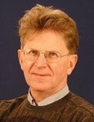 SV�RT GLAD:  Kunstsosiolog Dag Solhjell er sv�rt forn�yd. Foto: H�gskolen i Telemark