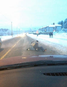 Hamret l�s p� hverandre rett foran bilen til Christine