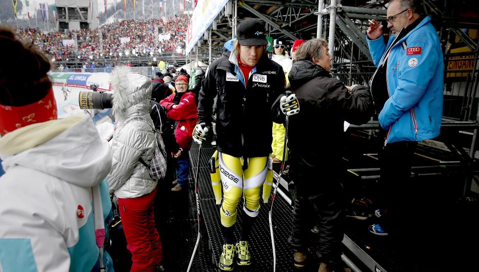 TRIST  SLUTT: Det ble bare et halvt renn i VM for Kjetil Jansrud. Foto: Bj�rn Langsem