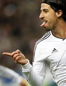 Khedira ordnet tysk seier mot Frankrike