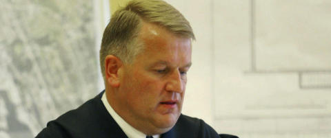 Dro fram penis og onanerte i retten